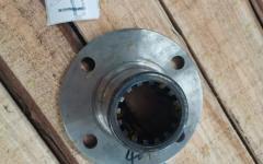 Фланец выходного вала КПП ZL20-030013-1/4110000038243