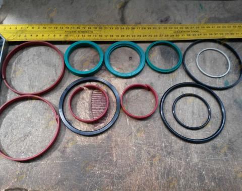 Ремкомплект цилиндра поворота CDM855