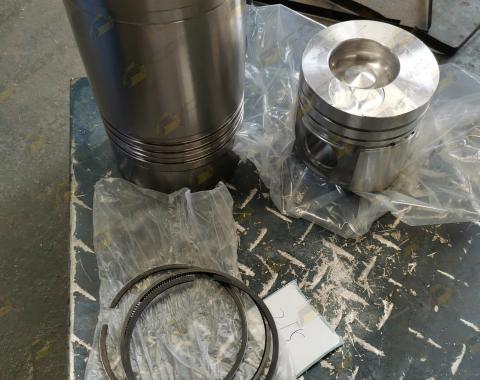 Поршневая группа CDM816